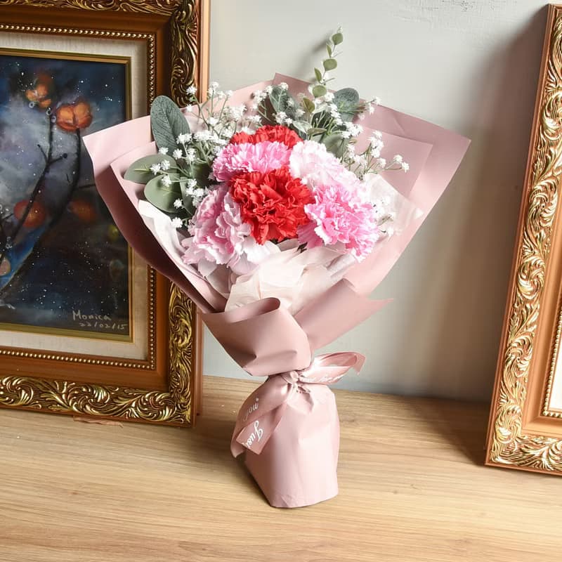 仿真溫柔交響 康乃馨花束 Meric Garden