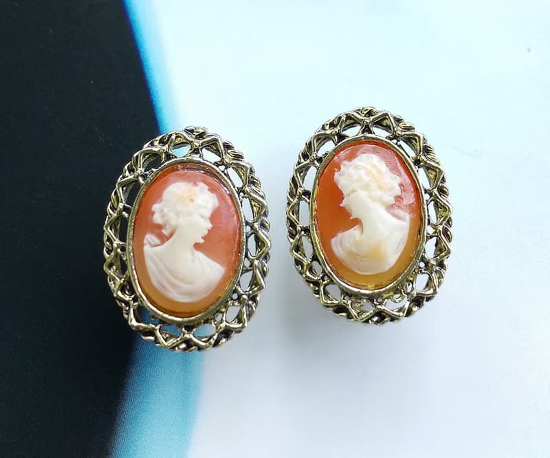 Vintage Jewelry 西洋古董飾品  CAMEO 優雅仕女 簍空框 夾式耳環