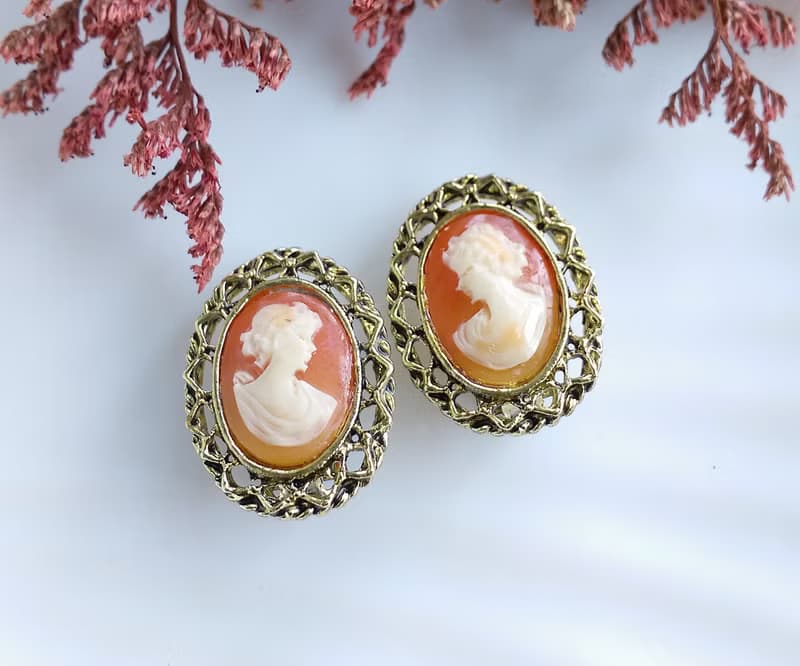 Vintage Jewelry 西洋古董飾品  CAMEO 優雅仕女 簍空框 夾式耳環