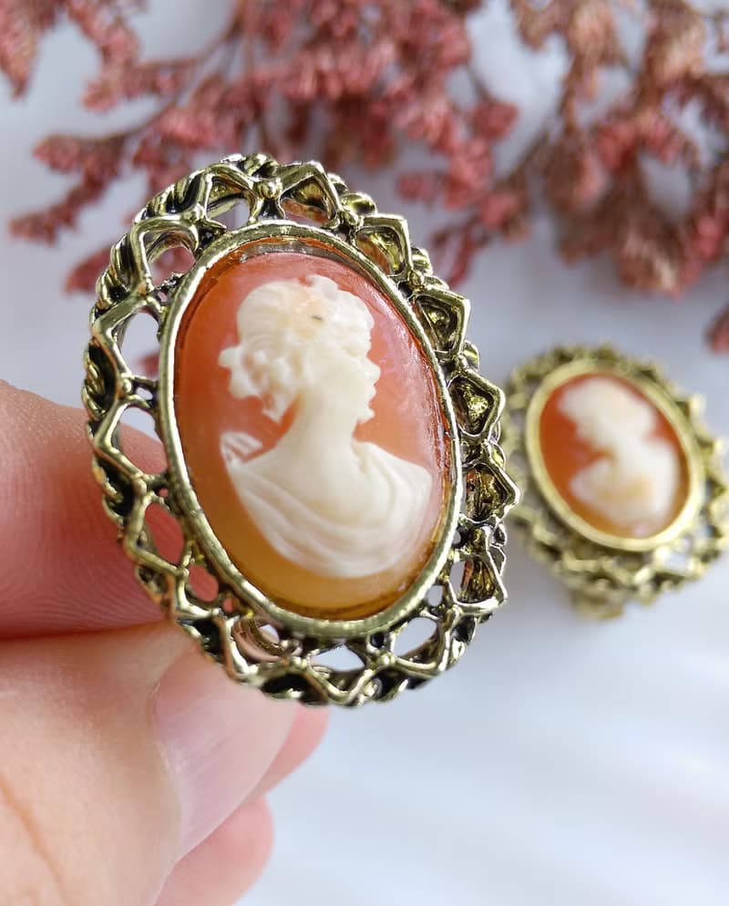 Vintage Jewelry 西洋古董飾品  CAMEO 優雅仕女 簍空框 夾式耳環