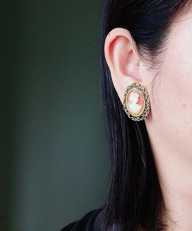 Vintage Jewelry 西洋古董飾品  CAMEO 優雅仕女 簍空框 夾式耳環