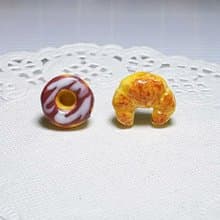 【手作耳釘】仿真食物 巧克力甜甜圈牛角麵包 耳釘/貼耳式耳環