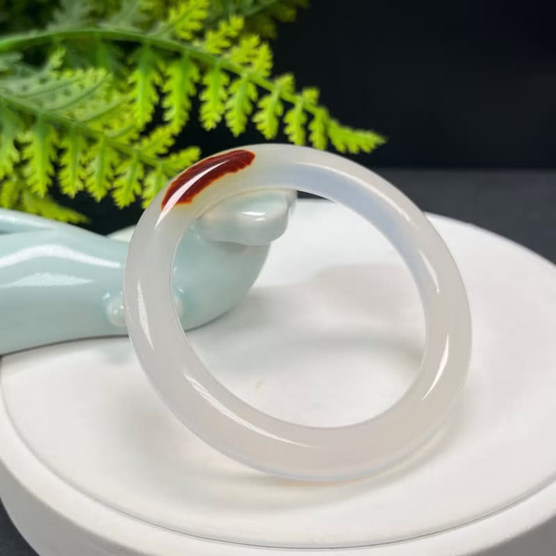 精品 白色 瑪瑙手镯 52MM 冰潤起光 飄一抹紅 玉髓手環 鴻運當頭