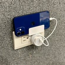 手機壁上充電座 --- 外出、旅遊必備