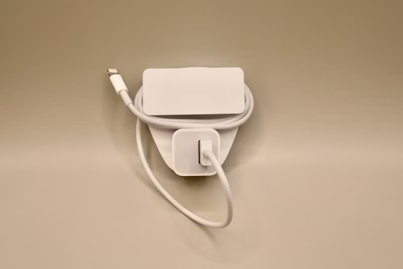手機壁上充電座 --- 外出、旅遊必備