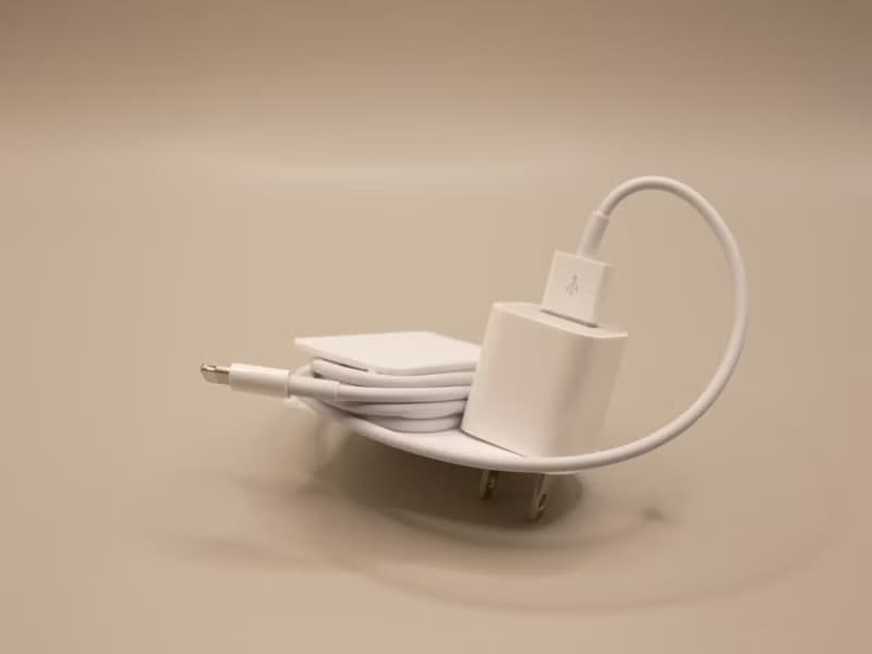 手機壁上充電座 --- 外出、旅遊必備