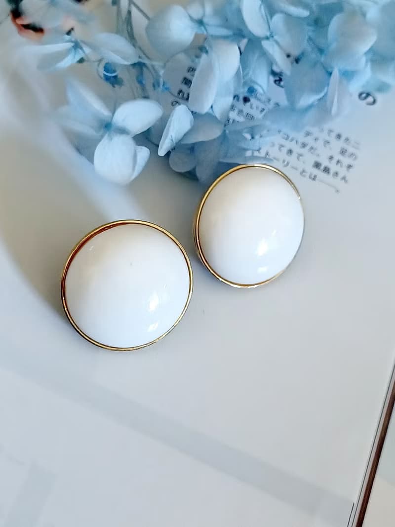 vintage jewelry  Monet 半球形賽珞珞 夾式耳環