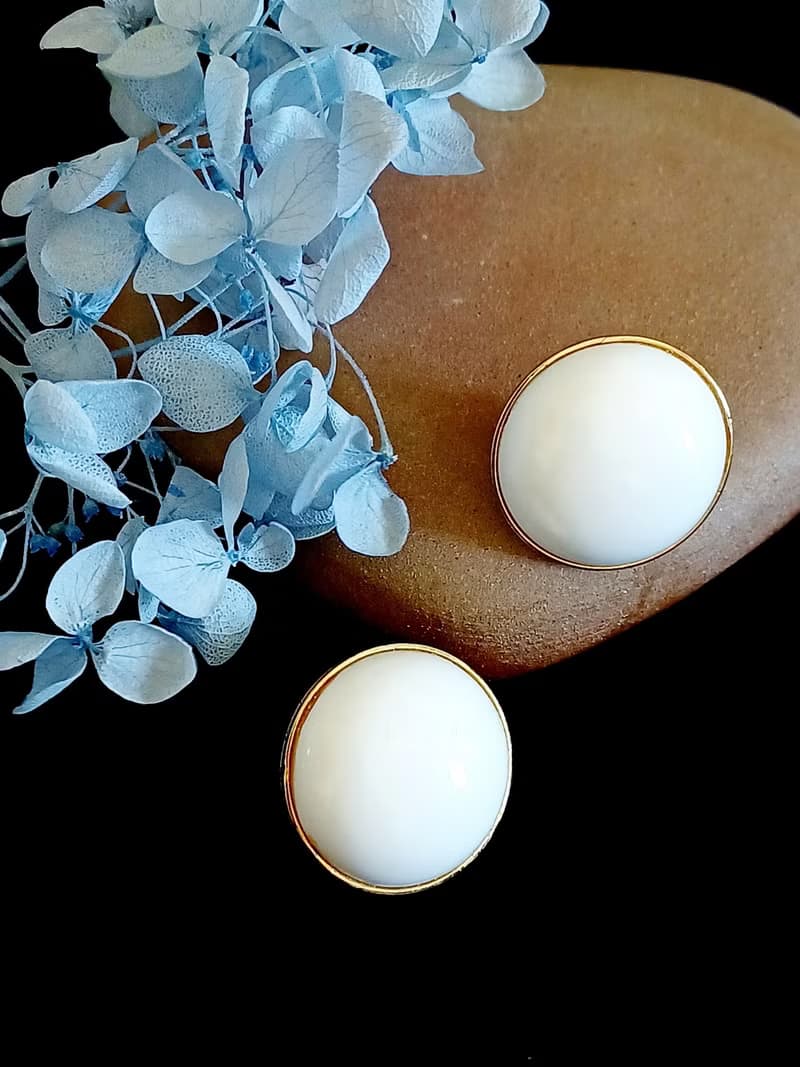 vintage jewelry  Monet 半球形賽珞珞 夾式耳環