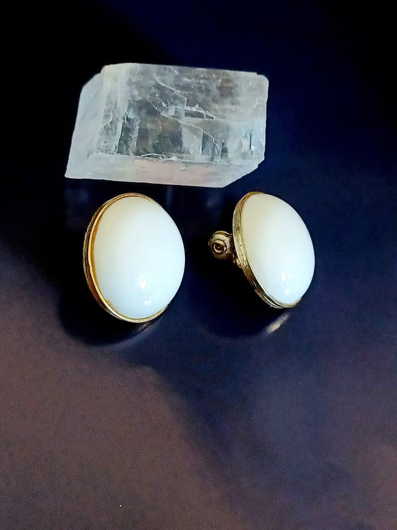 vintage jewelry  Monet 半球形賽珞珞 夾式耳環
