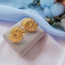 美國西洋古董飾品 / AVON金色宮廷雕紋邊鉚釘設計造型夾式耳環