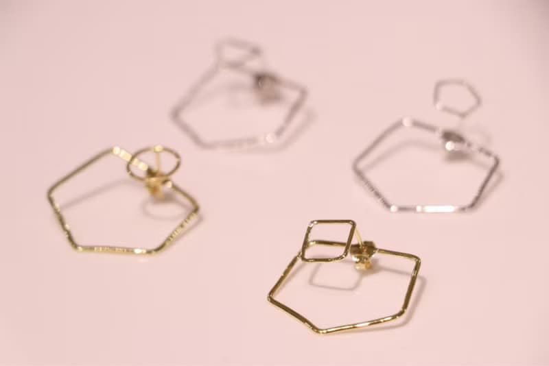petit ピアス　三角　シルバーカラー