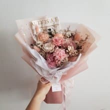 永生花+乾燥花|莓粉 紫粉 |永生康乃馨玫瑰花束 生日 畢業 成發