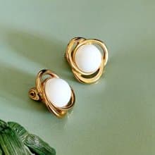 vintage jewelry  Monet 三稜框金白色賽珞珞夾式耳環