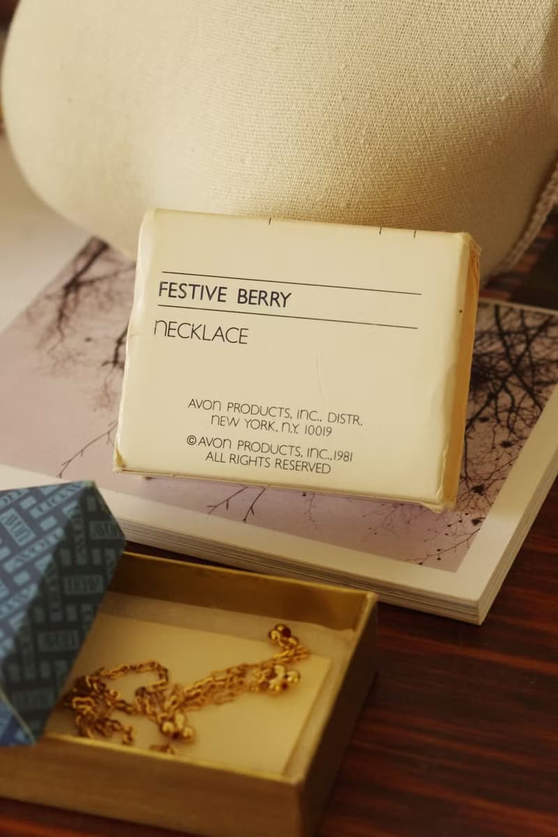 -老又好古董珠寶 金色小果實垂墜項鍊1981 Avon N504