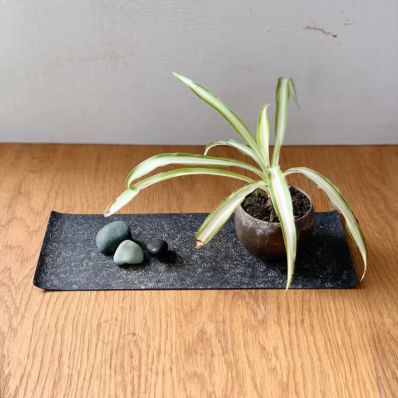 鎚目模様の角小盆　　緑青