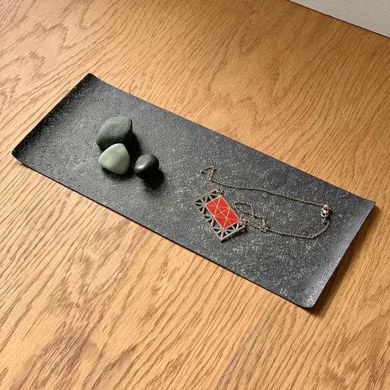 鎚目模様の角小盆　　緑青