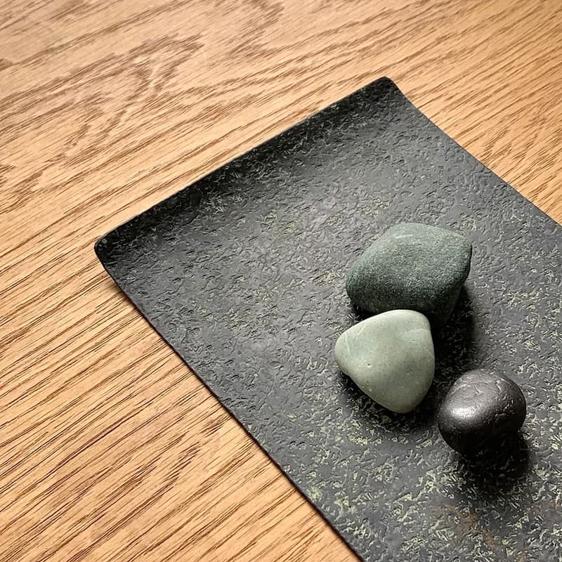 鎚目模様の角小盆　　緑青