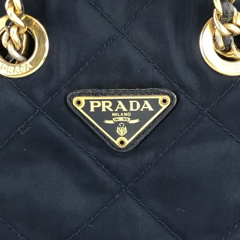 【 日本直送　名牌中古包 】PRADA プラダ ショルダーバッグ ネイビー トライアングルロゴ ナイロン キルティング チェーンバッグ オールド g7mc6t