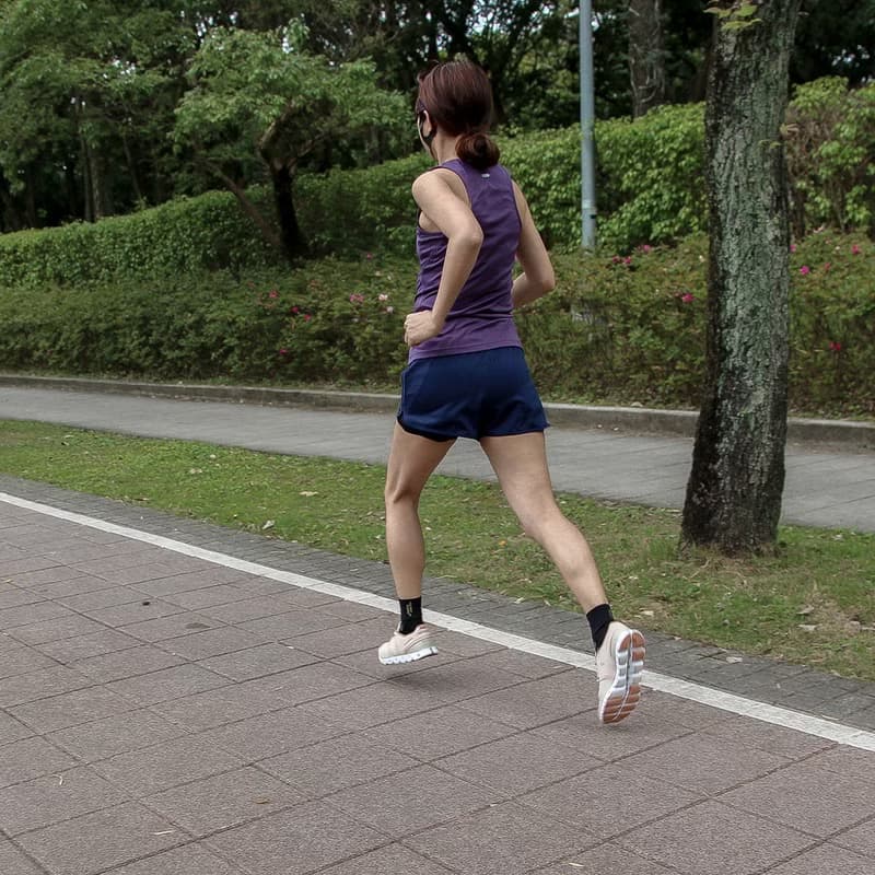 平衡靜動襪・馬拉松襪∣0-100 km 自動切換∣舒服透氣減壓襪
