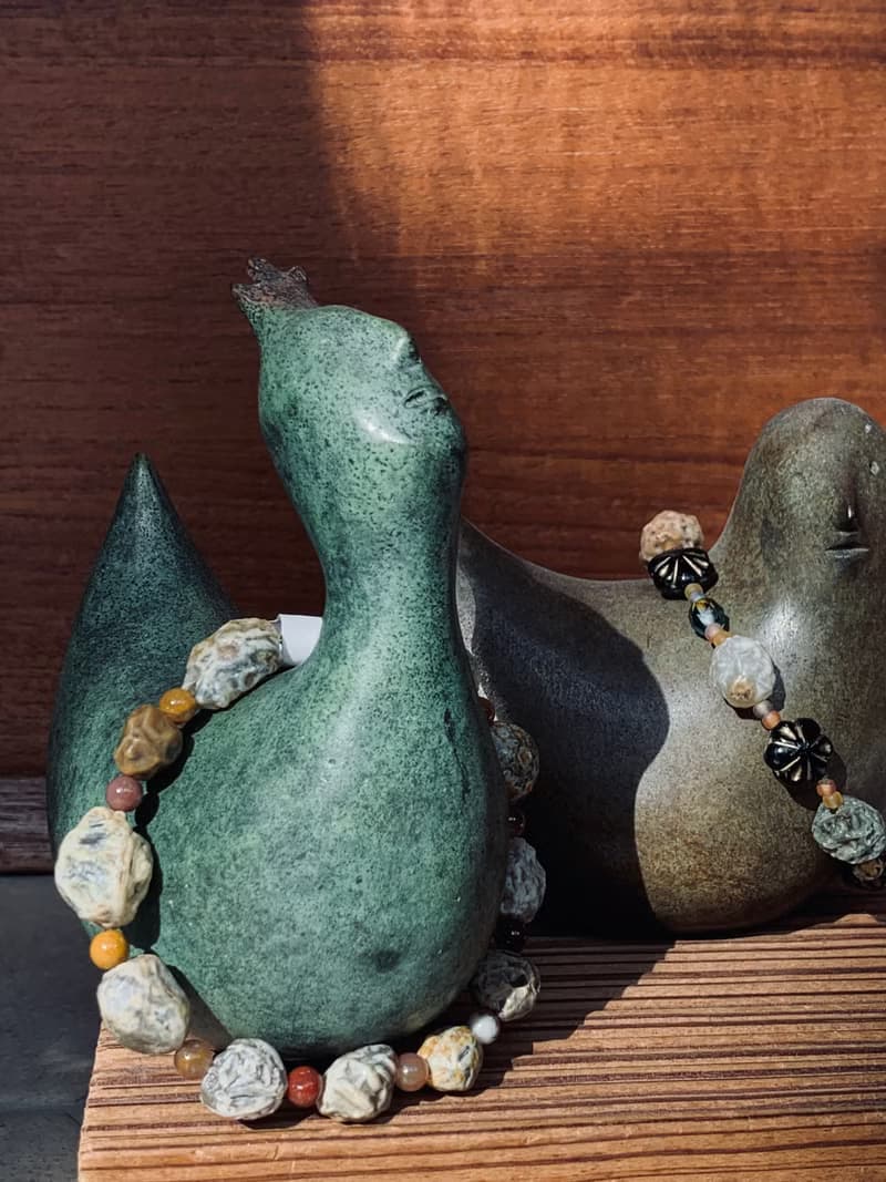 雪覆蓋の原石漆脈手鍊