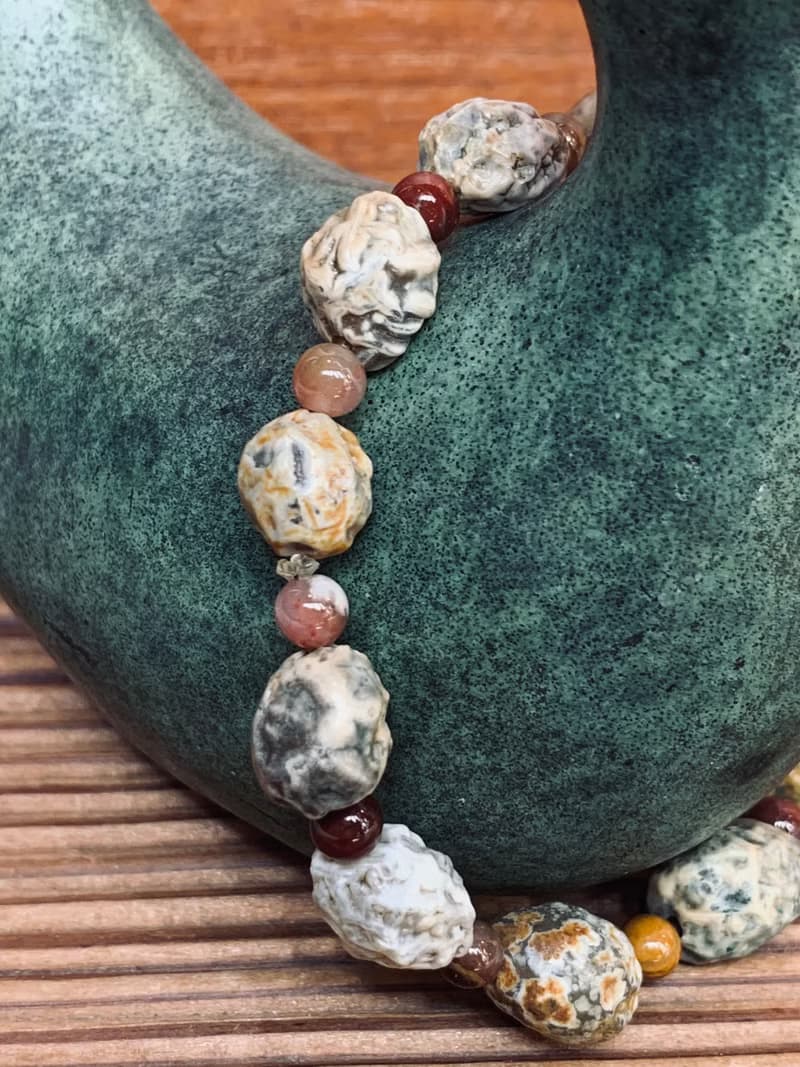 雪覆蓋の原石漆脈手鍊