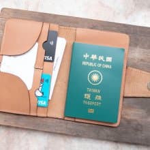 輕鬆自在護照夾 / 缺皮CHAPI  奶茶 皮件 護照夾 出國旅遊 旅行