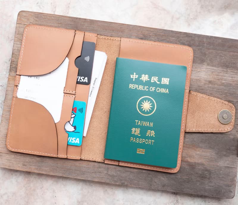 輕鬆自在護照夾 / 缺皮CHAPI  奶茶 皮件 護照夾 出國旅遊 旅行