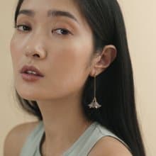 扇形叢花 霧面磨砂長耳環 煙粉