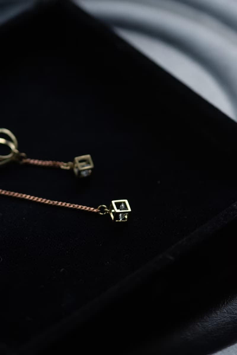 Little Details Of The Day | 擁抱的垂直線 耳骨夾 單只販售