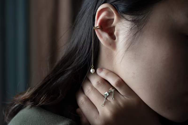 Little Details Of The Day | 擁抱的垂直線 耳骨夾 單只販售