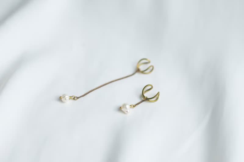 Little Details Of The Day | 擁抱的垂直線 耳骨夾 單只販售