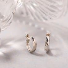 【Pinkoi限定商品】circle-sparkle smooth pierced earring　SV　ニッケルフリースムースピアス　フープピアス　シルバー