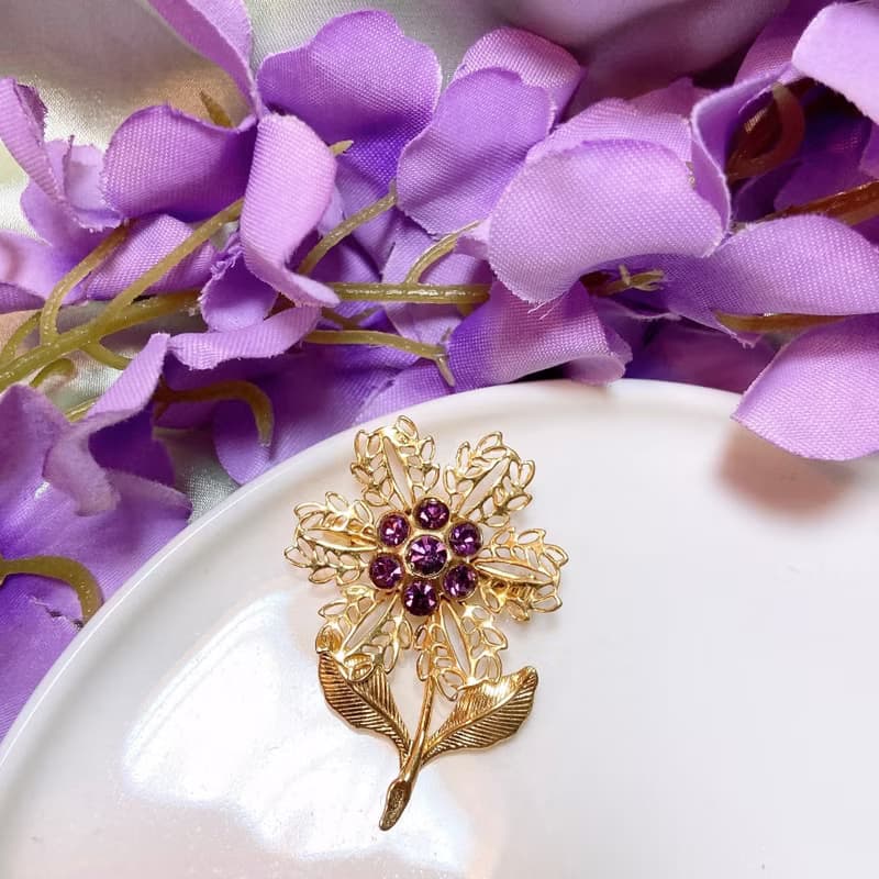 【西洋古董飾品】品味簍空花卉葉脈 紫花蕊萊茵 優雅胸章 胸針
