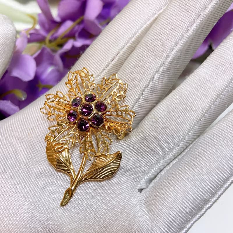 【西洋古董飾品】品味簍空花卉葉脈 紫花蕊萊茵 優雅胸章 胸針