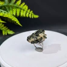 綠色碧璽活口戒指 隨形原石標本礦物手工指環 S925銀 生機繁榮