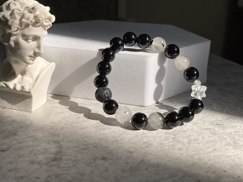 【靈魂之星。黑瑪瑙手鍊】黑髮晶、月光石、白水晶、火山石|中性