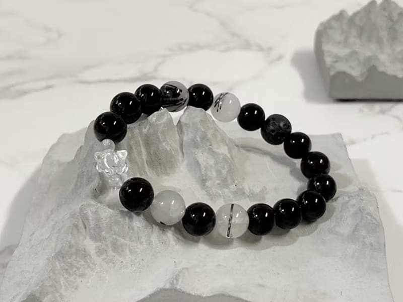 【靈魂之星。黑瑪瑙手鍊】黑髮晶、月光石、白水晶、火山石|中性