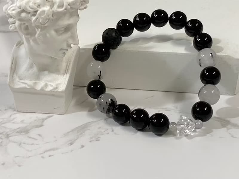 【靈魂之星。黑瑪瑙手鍊】黑髮晶、月光石、白水晶、火山石|中性