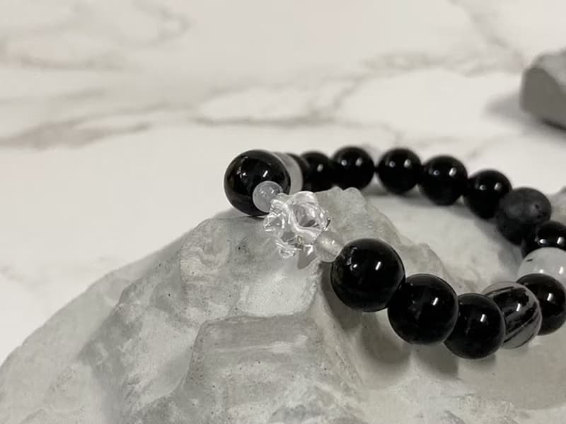 【靈魂之星。黑瑪瑙手鍊】黑髮晶、月光石、白水晶、火山石|中性
