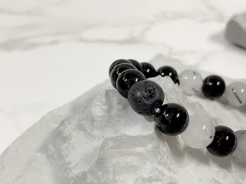 【靈魂之星。黑瑪瑙手鍊】黑髮晶、月光石、白水晶、火山石|中性