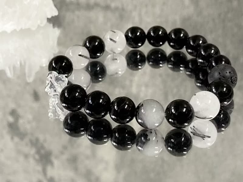 【靈魂之星。黑瑪瑙手鍊】黑髮晶、月光石、白水晶、火山石|中性