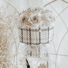 小香風花束附禮盒/香奈兒花束/永生花束/11朵厄瓜多大玫瑰/有燈光