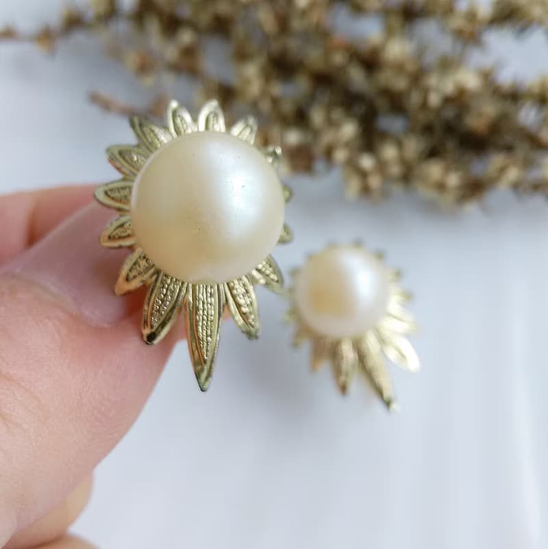 Vintage Jewelry 西洋古董飾品  金葉優雅仿珠 夾式耳環