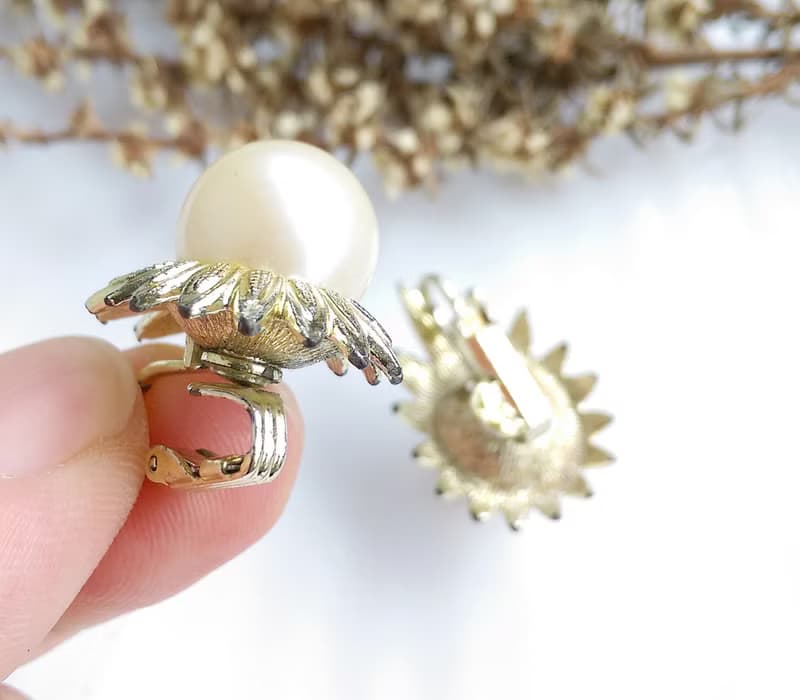 Vintage Jewelry 西洋古董飾品  金葉優雅仿珠 夾式耳環