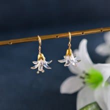 カサブランカ　ユリ　のピアス　イヤリング