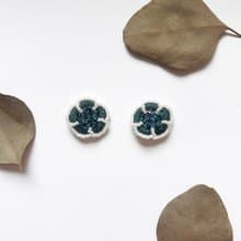 | 茷 | 耳針/耳夾 | #211 | 手刺繡藍星花耳環