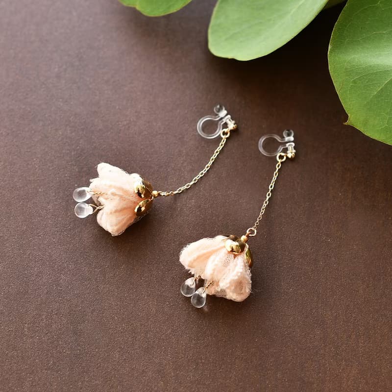 イヤリング/Lace fabric tassel earrings/ pink