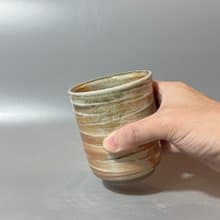 柴燒粉引手握杯 / 小平凡手作