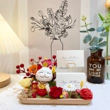 現貨+預購。祝賀送禮。永生花招財貓名片座