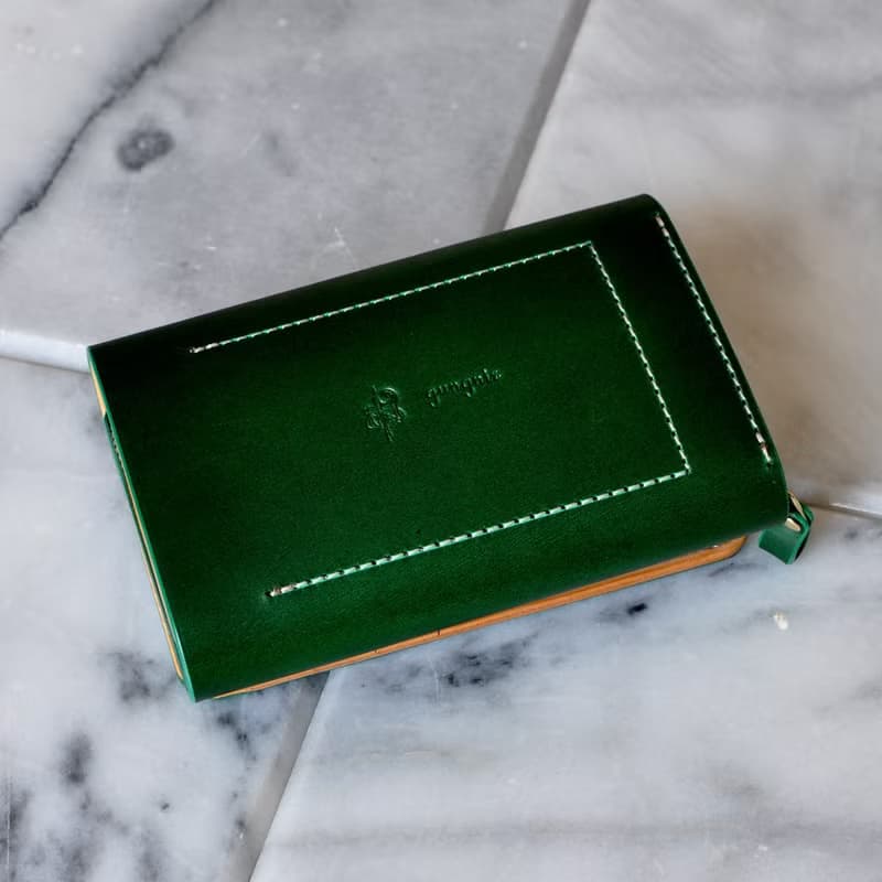 収納性抜群の三つ折り財布　No.6　ブッテーロ